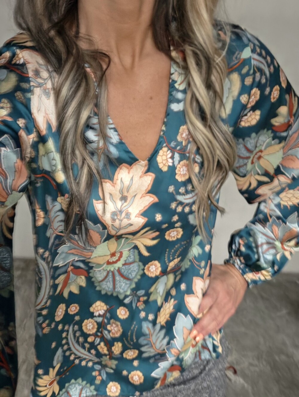 Daytrip Emerald Green Floral V-Neck Long Sleeve Blouse Women's Size Small